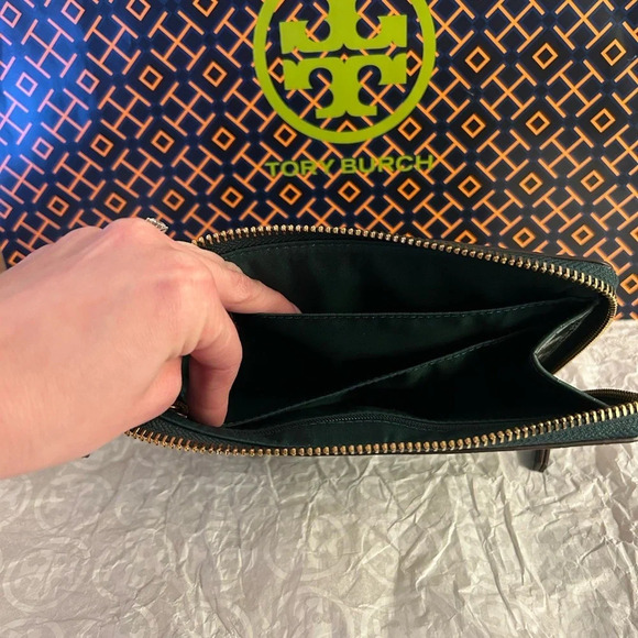 Tory Burch Britten Embossed Large Zip Pouch Wristlet Norwood Gold Green - Picture 8 of 12